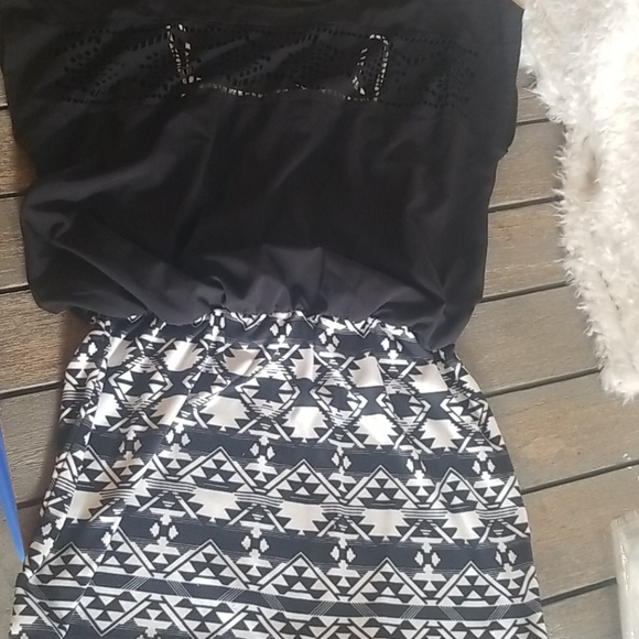 Women's dress - Picture 2 of 4